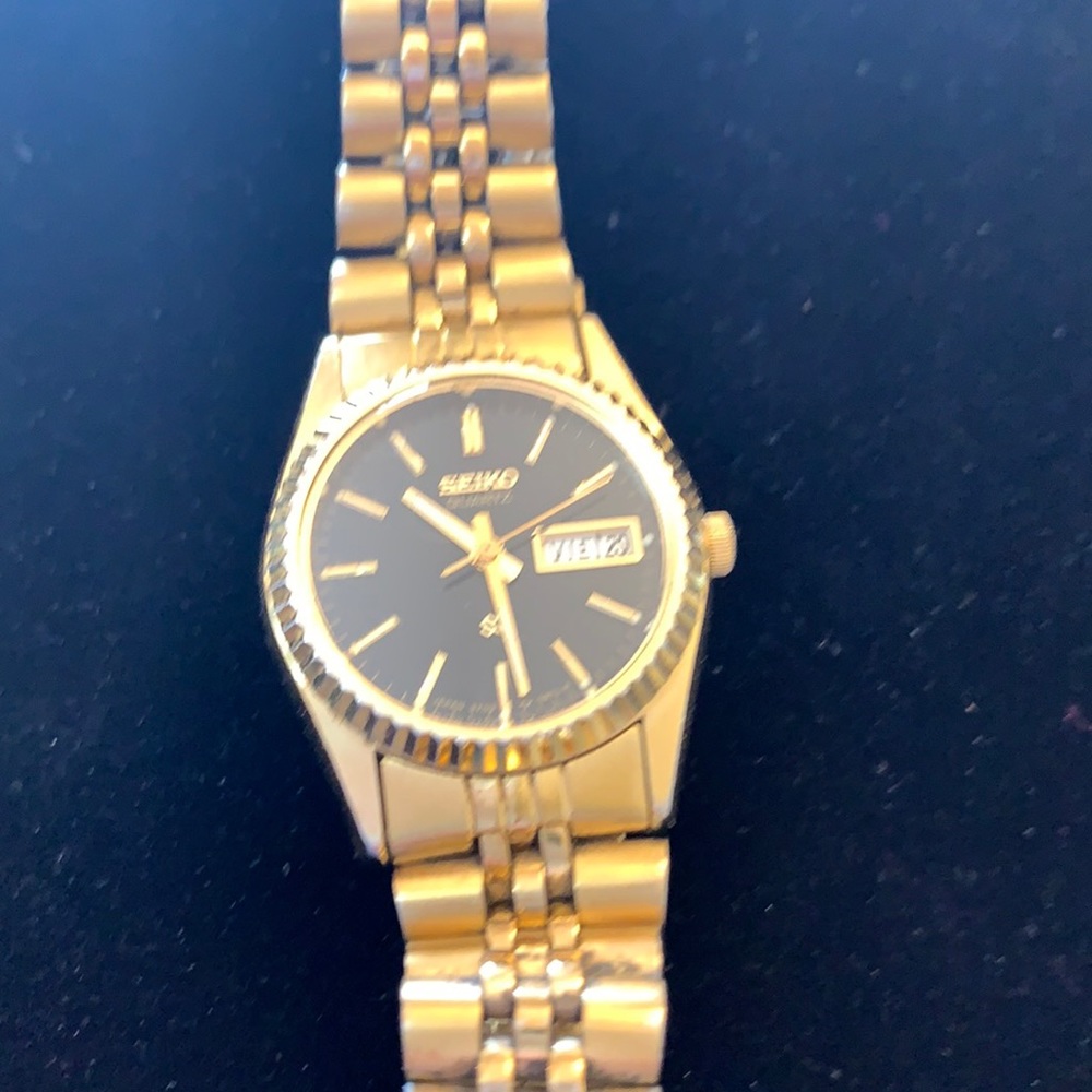 Seiko ladies watch in gold tone